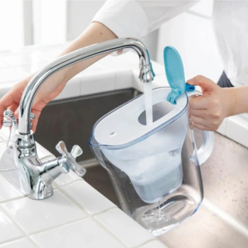 Filtrační konvice BRITA na kuchyňské lince